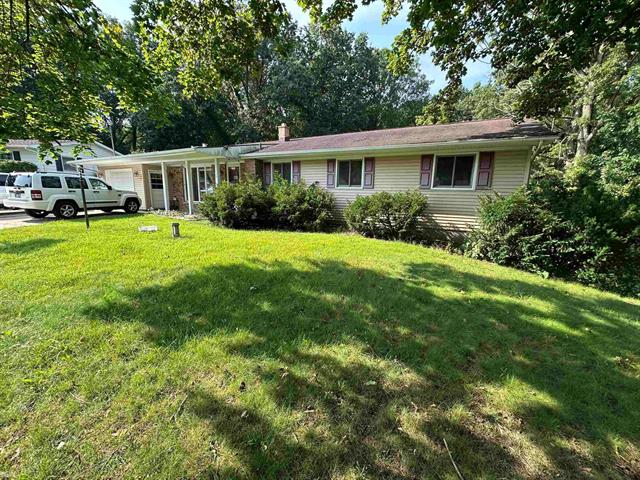 front view picture of 228 Indian Road, Battle Creek, MI. 49017