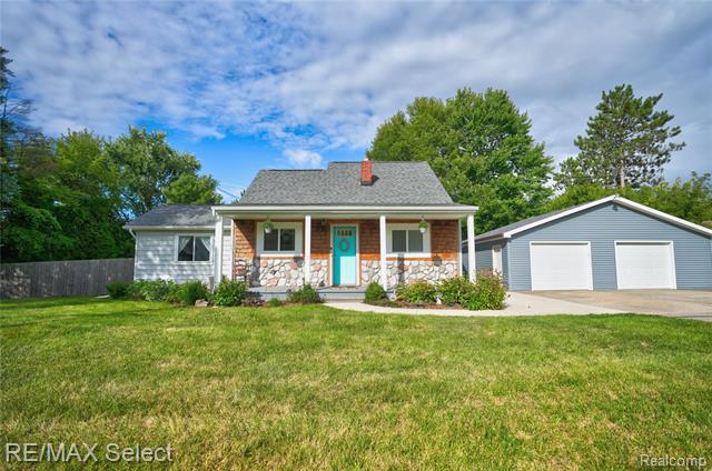 front view picture of 6308 River Road, Flushing, MI. 48433
