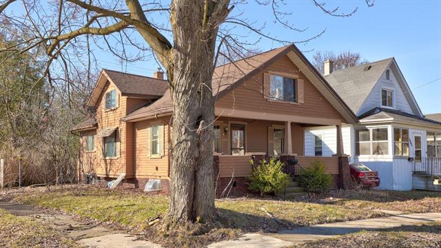 front view picture of 1403 Cypress, Saginaw, MI. 48602