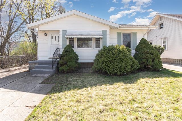 front view picture of 3411 Court, Saginaw, MI. 48602