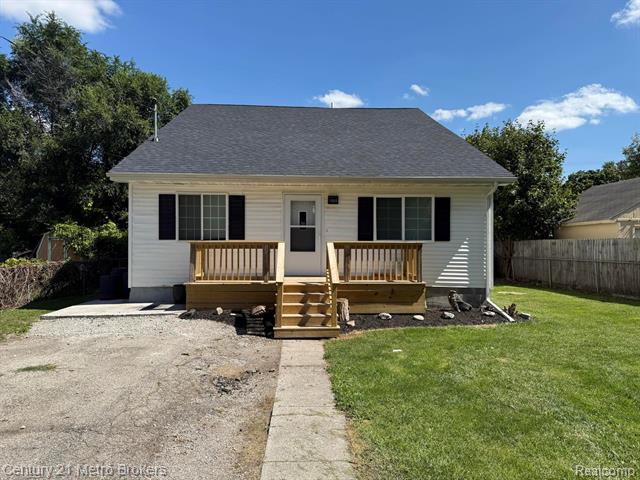 front view picture of 1920 Clinton St., Saginaw, MI. 48602