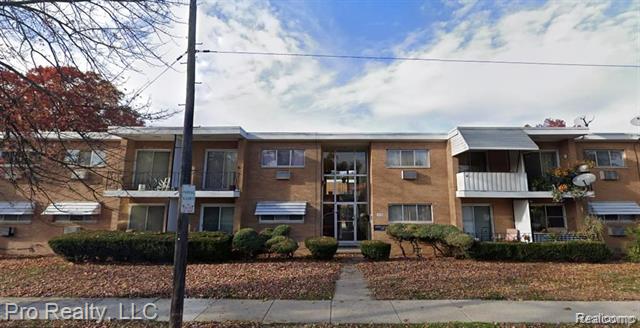 front view picture of 17121 Redford Street, Detroit, MI. 48219
