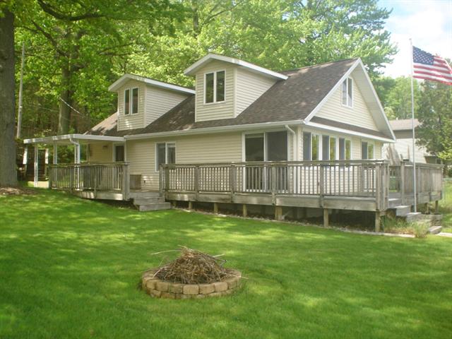 front view picture of 9264 Redwood Drive, Newaygo, MI. 49337