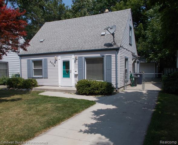 front view picture of 2205 E 10 Mile Rd, Royal Oak, MI. 48067