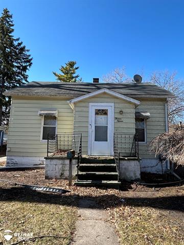 front view picture of 1315 Adams Street, Saginaw, MI. 48602