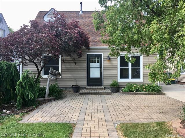 front view picture of 2217 E 10 Mile Rd, Royal Oak, MI. 48067