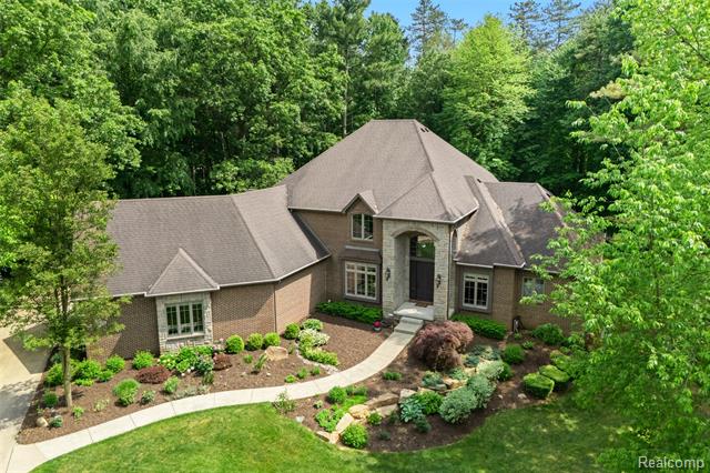 front view picture of 9030 W Hidden Court, South Lyon, MI. 48178