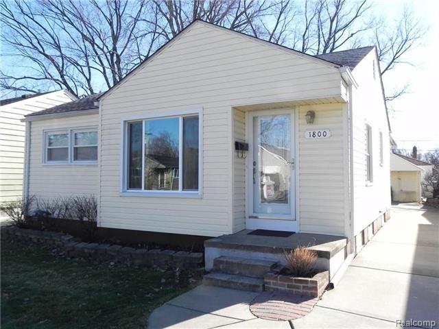 front view picture of 1800 Guthrie Ave, Royal Oak, MI. 48067