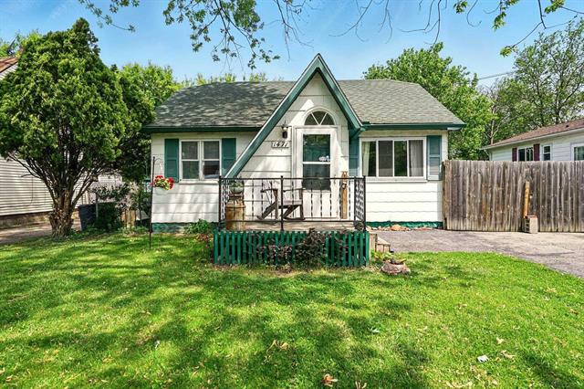 front view picture of 1471 James Street, Burton, MI. 48529