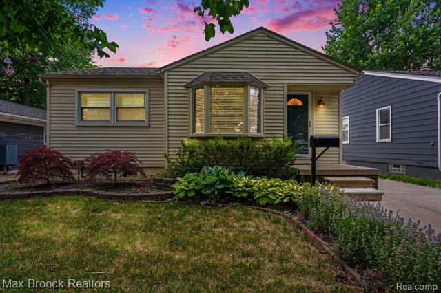 front view picture of 1908 Guthrie Ave, Royal Oak, MI. 48067