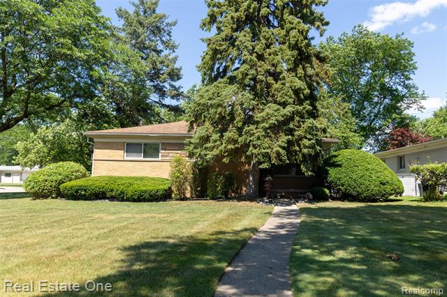 front view picture of 25640 Grand Concourse St, Southfield, MI. 48075