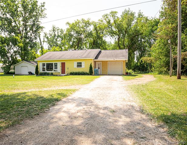 front view picture of 4351 Wheeler Rd, Standish, MI. 48658