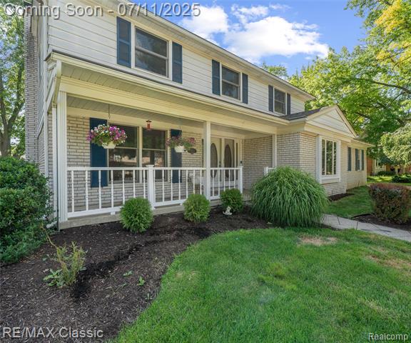 front view picture of 25067 Skye Dr, Farmington, MI. 48336