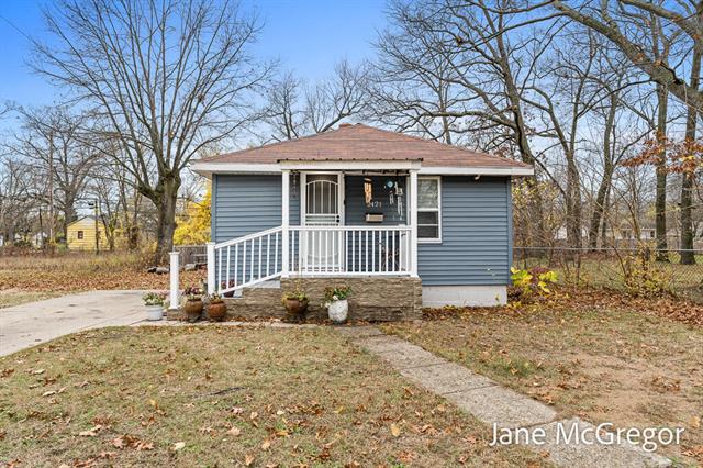 front view picture of 2421 Manz Street, Muskegon, MI. 49444