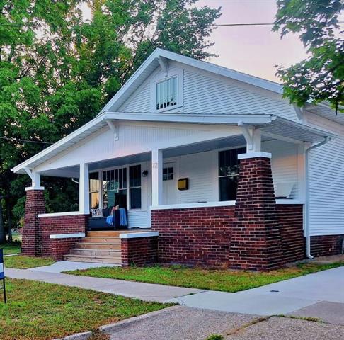 front view picture of 72 E Grand Avenue, Muskegon, MI. 49442