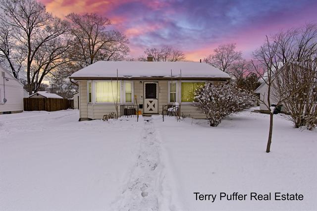 front view picture of 2206 Oak Avenue, Muskegon, MI. 49445
