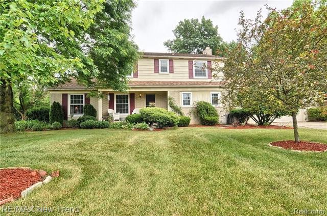 front view picture of 25092 Lyncastle St, Farmington, MI. 48336