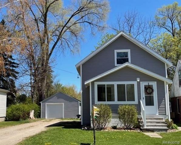 front view picture of 117 Gardner Street, Caro, MI. 48723