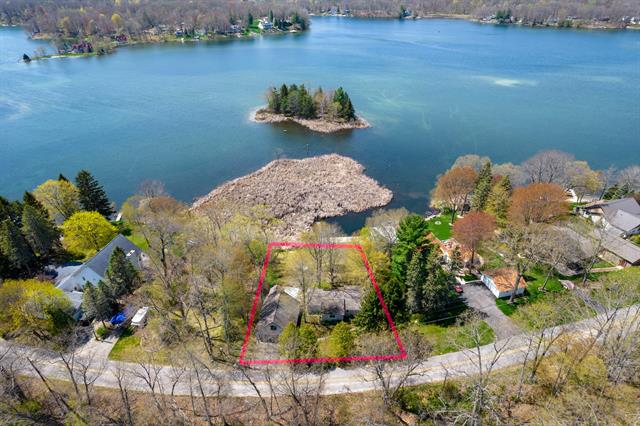 front view picture of 9625 Lake Drive, Mecosta, MI. 49332