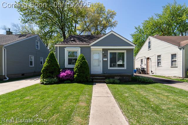 front view picture of 2324 Guthrie Ave, Royal Oak, MI. 48067