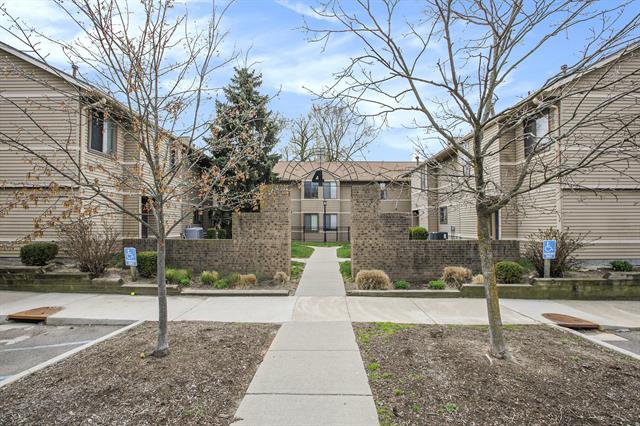 front view picture of 300 Briarcrest Drive, Ann Arbor, MI. 48104