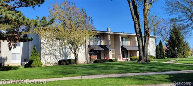 front view picture of 8433 Kennedy Cir Unit 2, Warren, MI. 48093