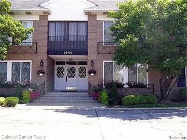 front view picture of 25720 Southfield Rd, Southfield, MI. 48075