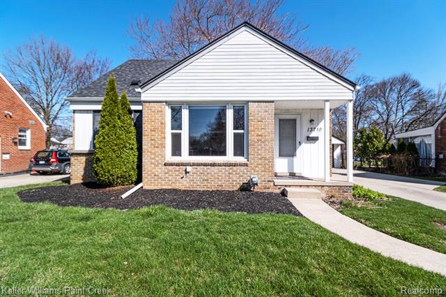 front view picture of 13710 Balfour Ave, Oak Park, MI. 48237