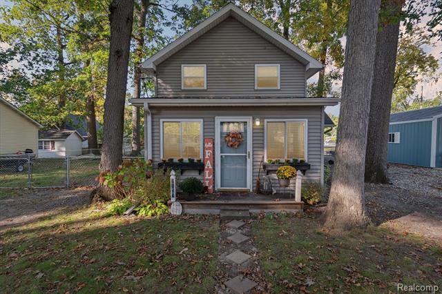 front view picture of 2157 Glenwood, Brooklyn, MI. 49230