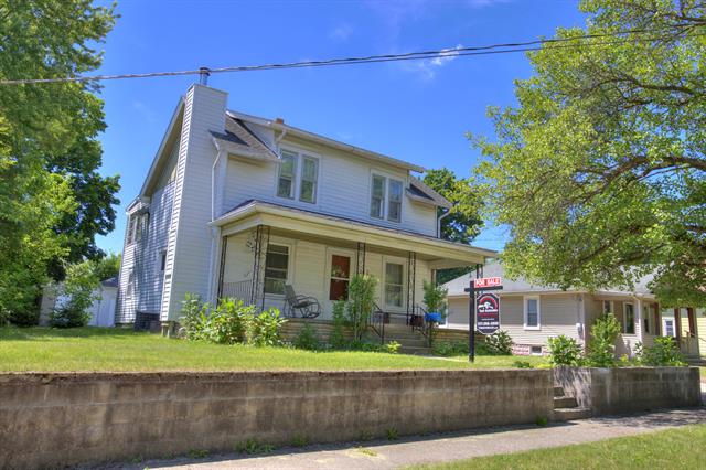 front view picture of 307 Douglas St, Jackson, MI. 49203