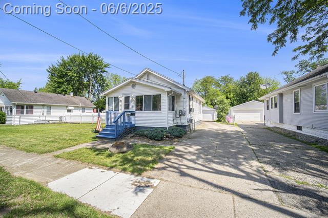 front view picture of 120 Austin Ave, Jackson, MI. 49202