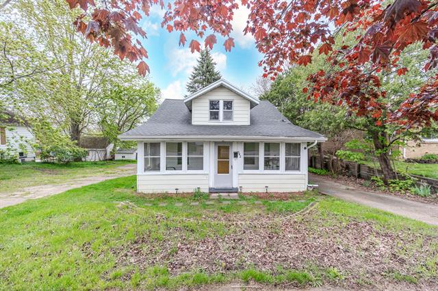 front view picture of 942 Calvarynw  Avenue, Grand Rapids, MI. 49504