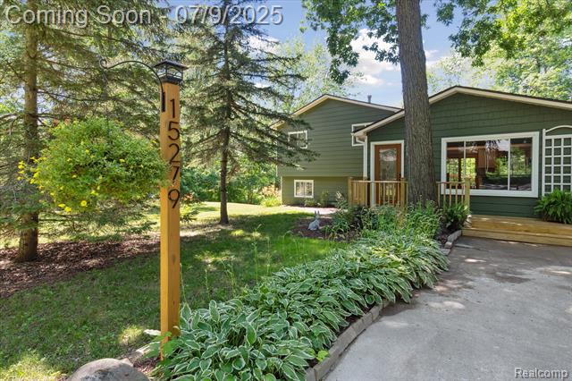 front view picture of 15279 Outer Drive, Linden, MI. 48451