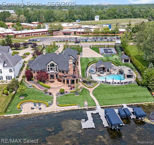 front view picture of 2559 N Long Lake Road, Fenton, MI. 48430