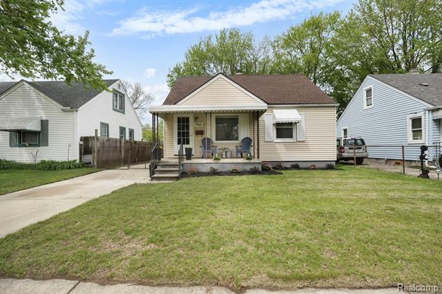 front view picture of 933 E Rowland Ave, Madison Heights, MI. 48071