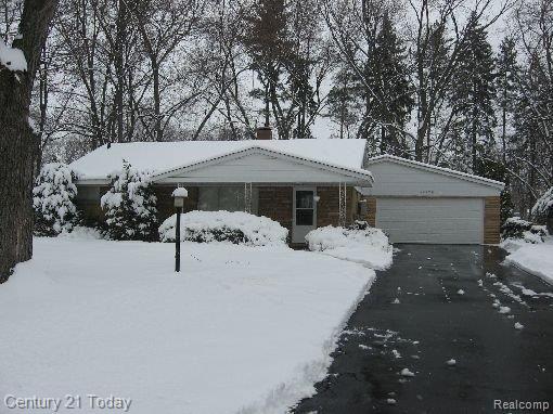 front view picture of 25290 Kildare St, Southfield, MI. 48033