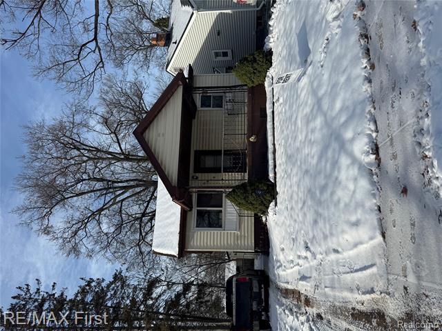 front view picture of 1302 Owana Ave, Royal Oak, MI. 48067