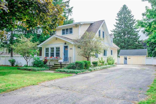 front view picture of 906 N Chipman, Owosso, MI. 48867