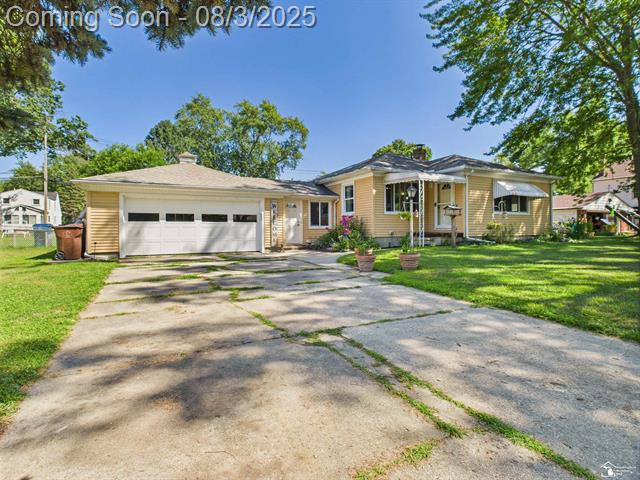 front view picture of 2080 Hollywood, Monroe, MI. 48162