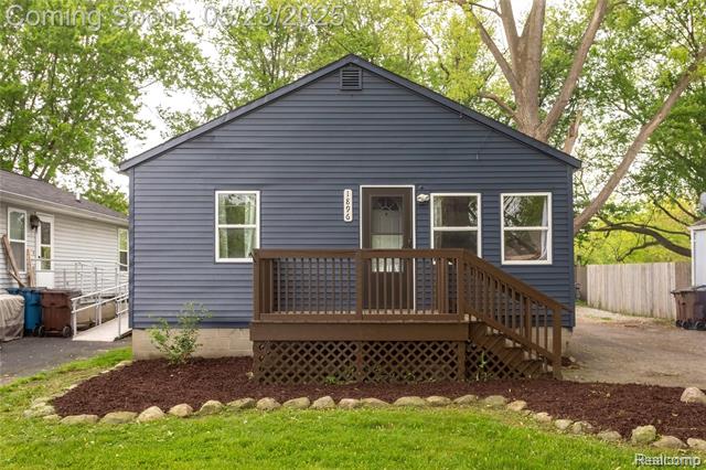 front view picture of 1896 Spaulding Road, Monroe, MI. 48162