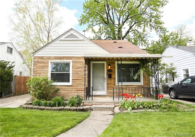 front view picture of 2305 Barrett Ave, Royal Oak, MI. 48067