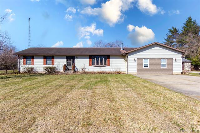 front view picture of 3803 Warner Road, Cass City, MI. 48726