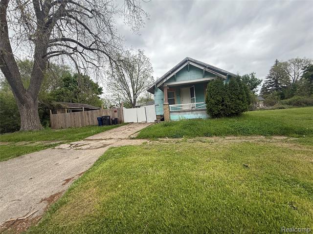 front view picture of 834 Remington Avenue, Flint, MI. 48507