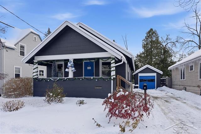 front view picture of 1605 W Hines St, Midland, MI. 48640