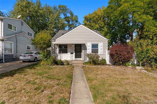 front view picture of 2437 Barrett Ave, Royal Oak, MI. 48067