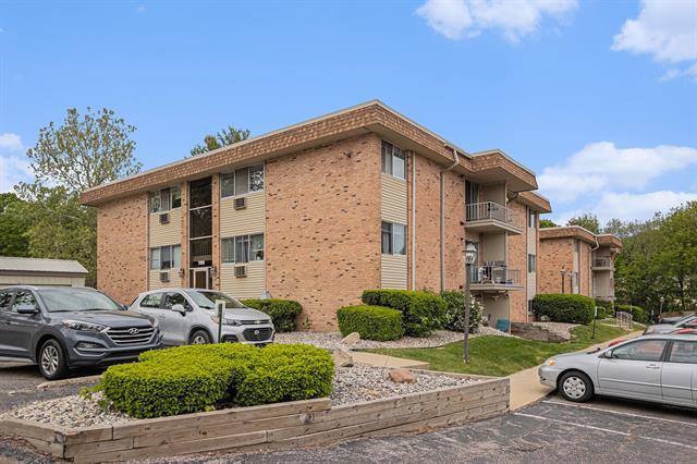 front view picture of 756 W Kilgore Road, Kalamazoo, MI. 49008