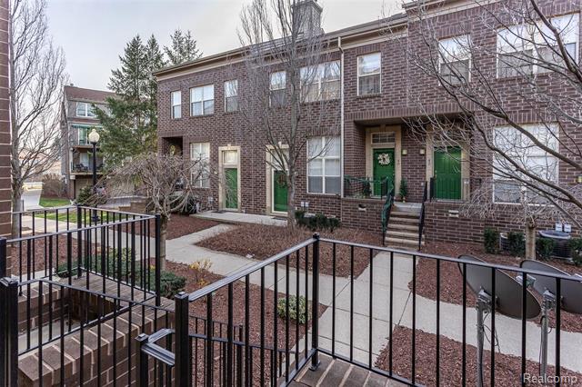 front view picture of 43 Georgetown Court, Dearborn, MI. 48126