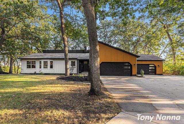 front view picture of 15060 Mercury Drive, Grand Haven, MI. 49417