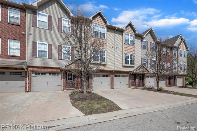 front view picture of 1621 Red Hickory Court, Howell, MI. 48855