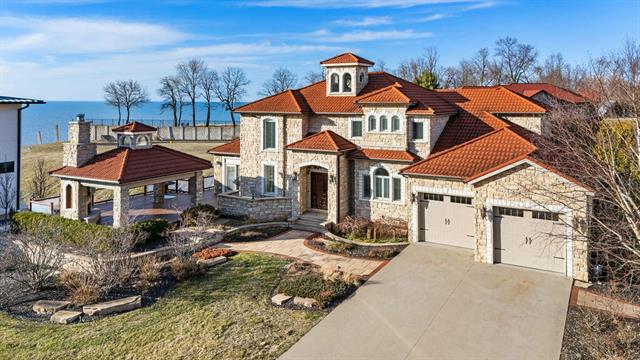 front view picture of 651 Sul Lago S, Benton Harbor, MI. 49022